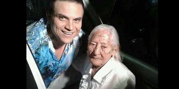 Abuela silvestrista de 103 años conoció a su ídolo y celebró bailando