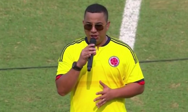 duras criticas contra felipe peláez despues de interpretar el himno nacional de colombia