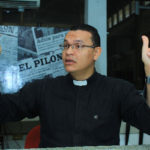 "La parranda no es mala": padre Juan Carlos Mendoza, criticado por bailar en una tarima