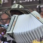 Ante la solicitud de acordeoneros, compositores y verseadores, la Fundación Festival de la Leyenda Vallenata decidió ampliar el periodo de inscripciones hasta el próximo sábado seis de abril a las 11:00 de la mañana. Cabe recordar que inicialmente el plazo estaba hasta el sábado 30 de marzo. “El Festival de la Leyenda Vallenata continúa con las puertas abiertas para los principales protagonistas; de la mejor manera atendimos la solicitud para que sean partícipes y se unan a la gestión de conservar y promover el folclor vallenato. La idea es que nadie se quede sin concursar porque todo el mundo viene al Festival”, subrayó el presidente de la Fundación, Rodolfo Molina Araújo. Hasta la fecha, el consolidado general de las inscripciones para el 52 Festival de la Leyenda Vallenata, ‘Vallenato para el mundo’, es el siguiente: acordeón profesional, 65; acordeón aficionado, 51; acordeón juvenil, 39; acordeón infantil, 27; acordeoneras categoría mayor, 7; acordeoneras categoría menor, 9; piqueria mayor, 57; piqueria infantil, 12; piloneras mayores, 80; piloneras juvenil, 26; piloneras infantil, 19, y canción Vallenata Inédita, 191 (111 paseos, 44 merengues, 17 sones y 19 puyas).