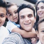 Pieri es una mujer muy parca, recatada, no tiene redes sociales y poco le gusta salir en cámara. La personalidad de ella es el polo opuesto a la de su marido. Lo poco que ha contado Silvestre es que llegó a separarse de su mujer por los excesos, pero entró en razón y con una canción compuesta para ella llamada ‘Calidad de vida’ pudo conquistarla y llevarla al altar. Actualmente vive en Miami junto a sus tres pequeños hijos y según ella la familia no dejará de crecer hasta que llegue la niña. Sin duda Silvestre no pudo conseguir una mejor mujer en la vida. Hoy en día llevan un matrimonio muy estable.